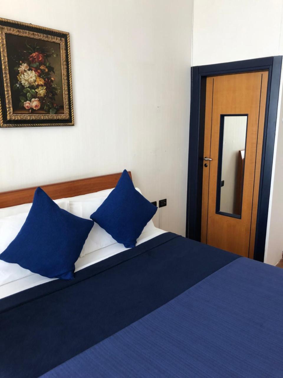 Smln Rooms & Suites Napoli Bagian luar foto
