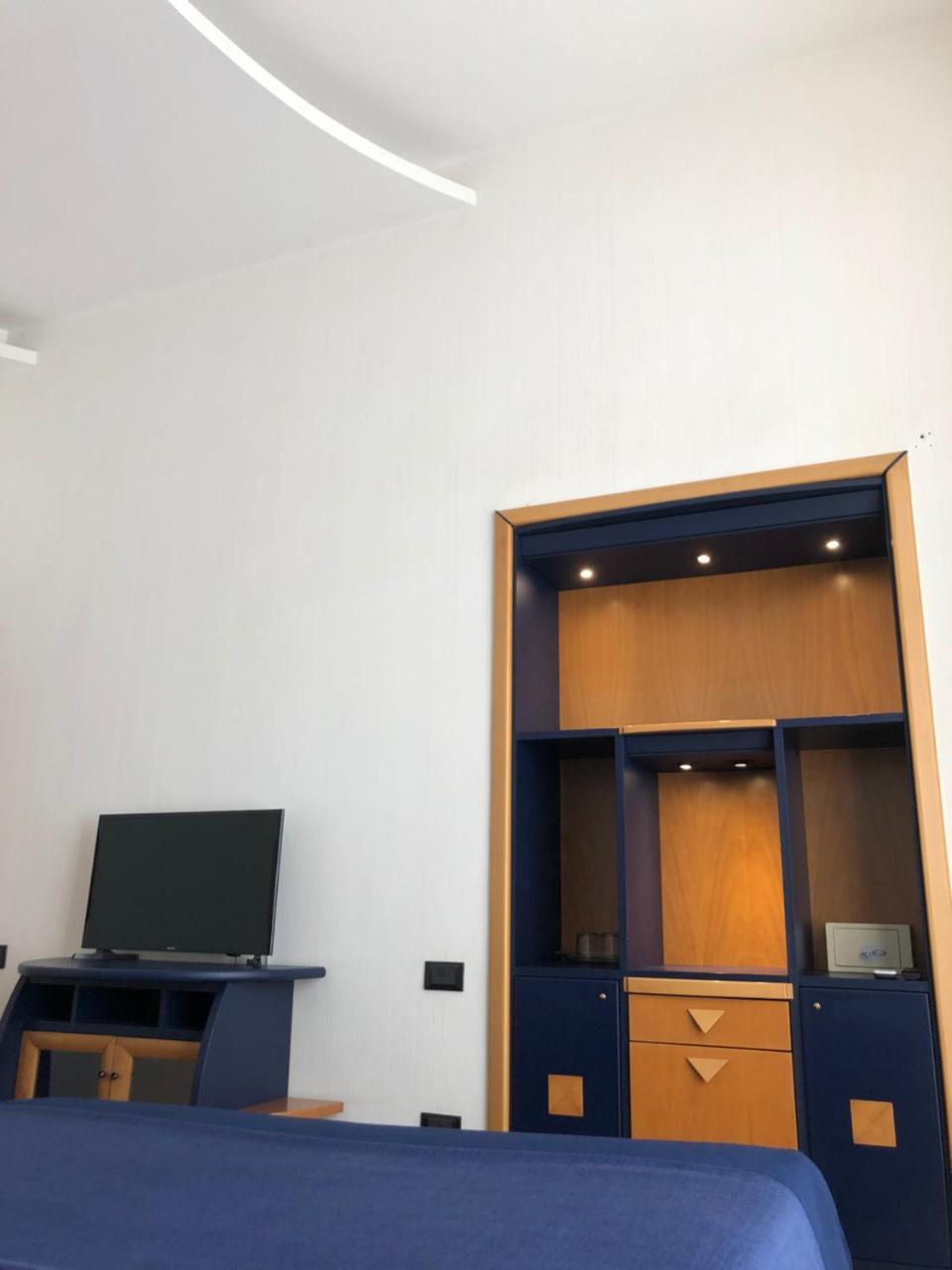Smln Rooms & Suites Napoli Bagian luar foto