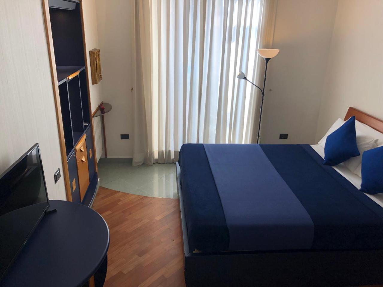 Smln Rooms & Suites Napoli Bagian luar foto